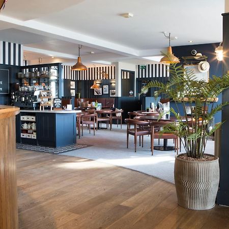Seacroft Hotel Триадър Екстериор снимка