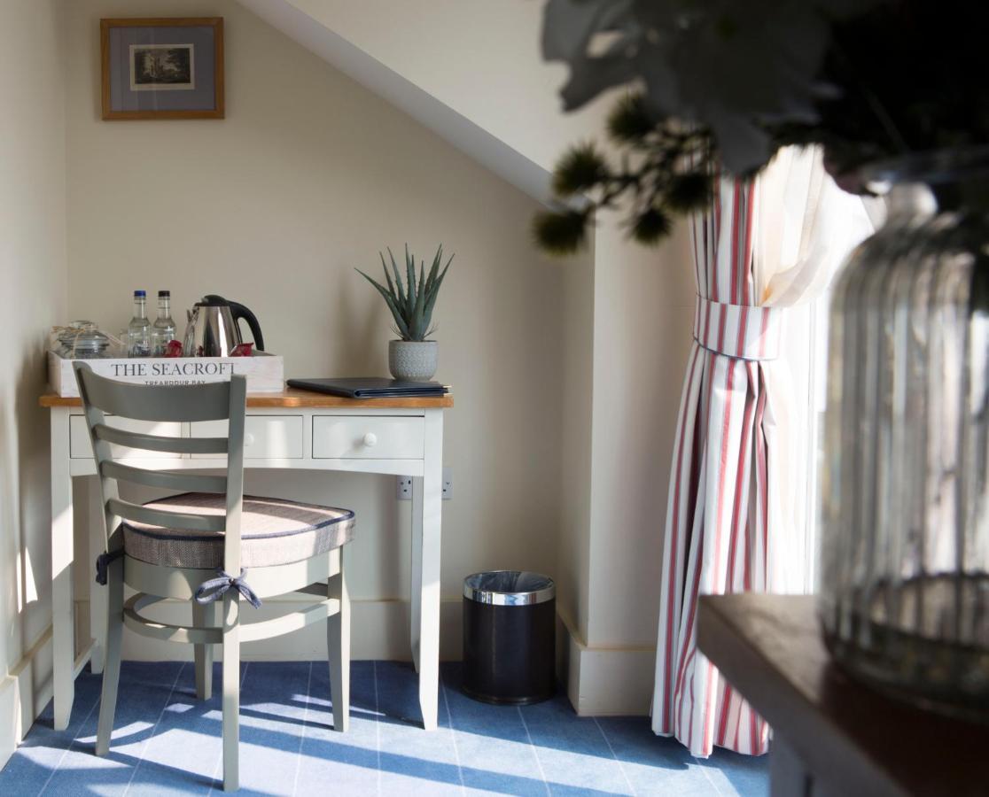 Seacroft Hotel Триадър Екстериор снимка