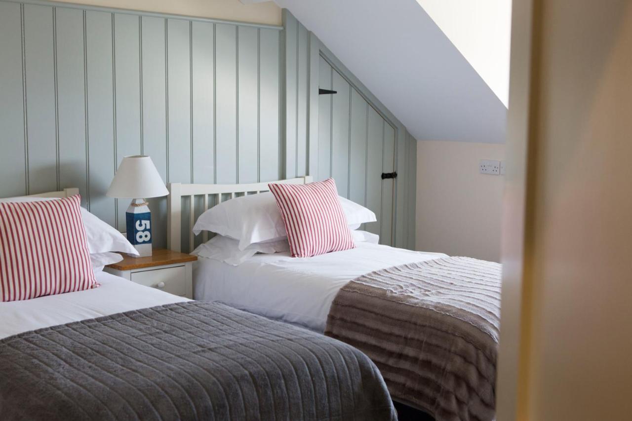 Seacroft Hotel Триадър Екстериор снимка