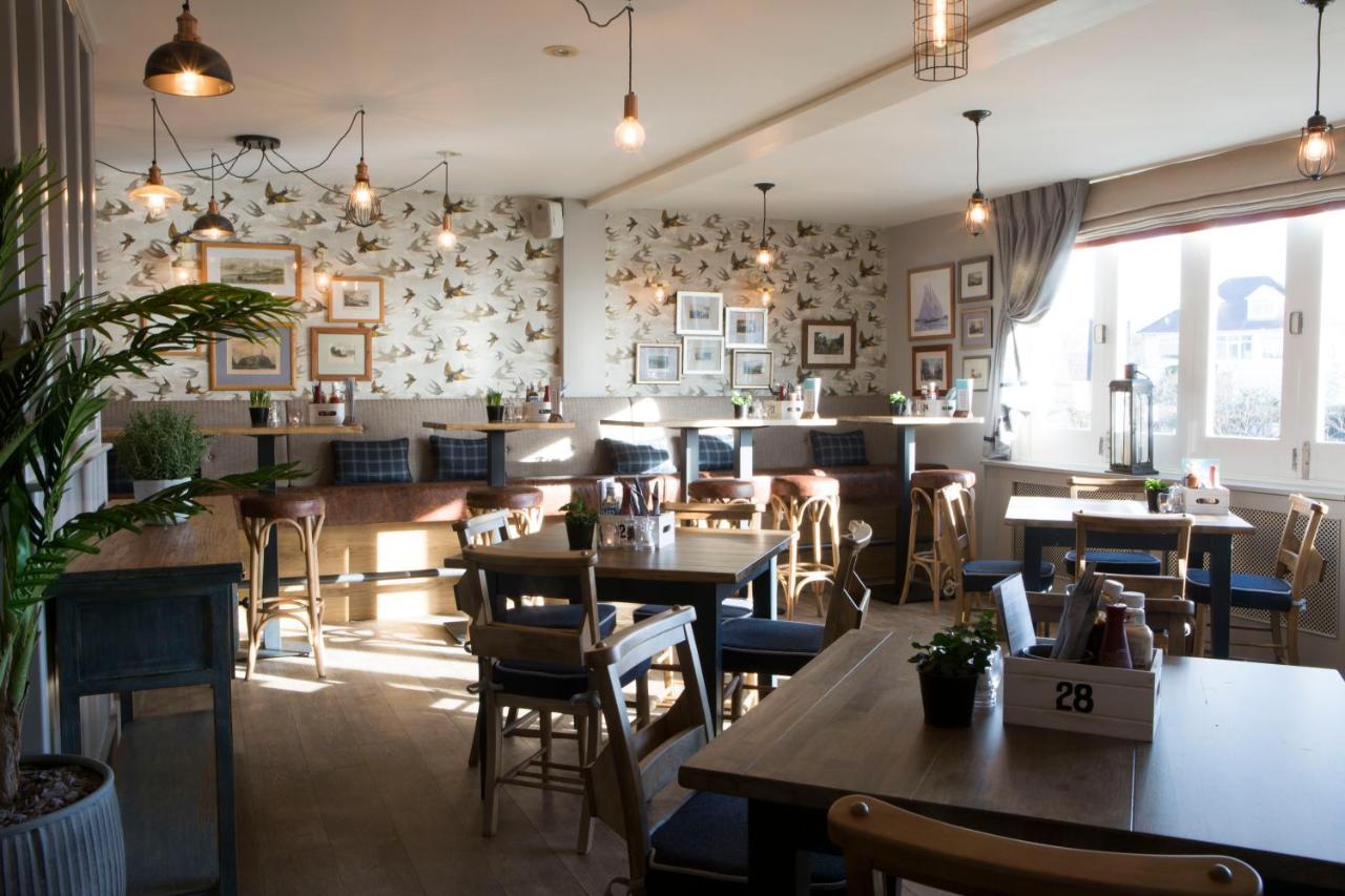 Seacroft Hotel Триадър Екстериор снимка