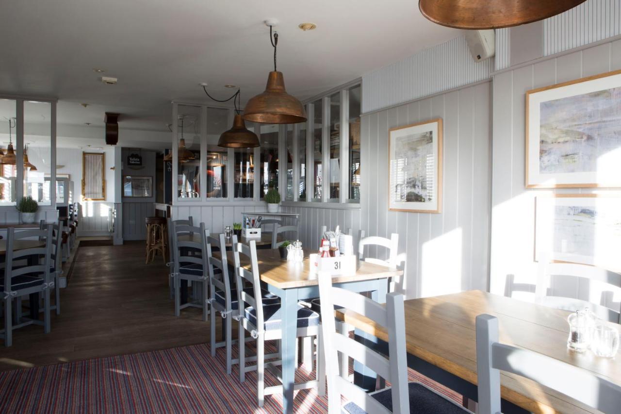 Seacroft Hotel Триадър Екстериор снимка