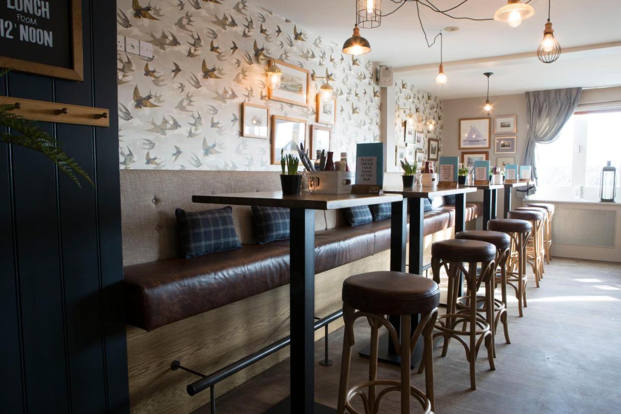 Seacroft Hotel Триадър Екстериор снимка