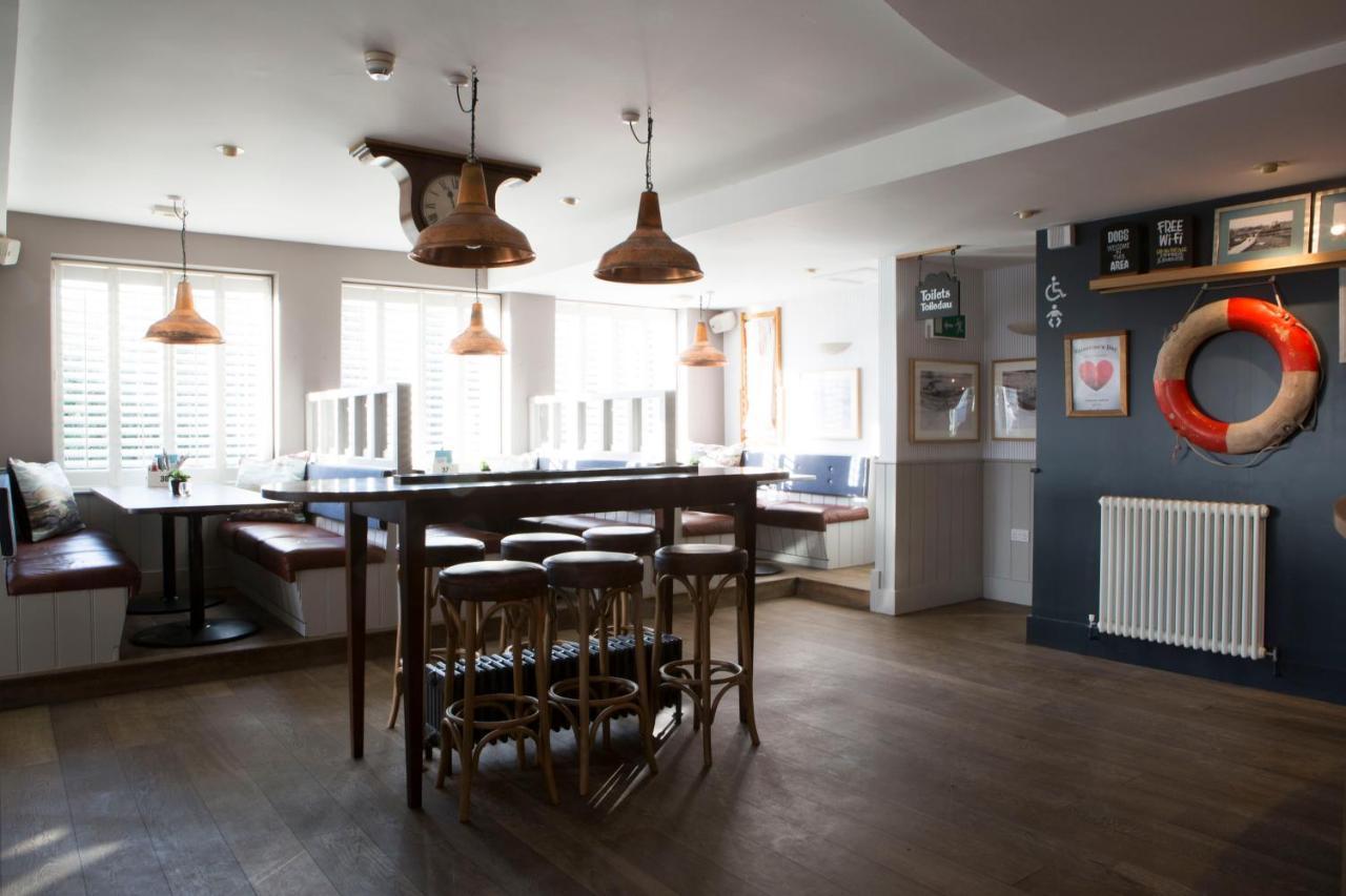 Seacroft Hotel Триадър Екстериор снимка